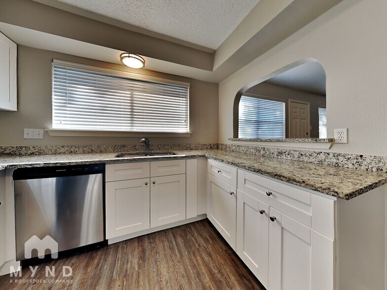 Building Photo - 11923 Medicine Bow Cir