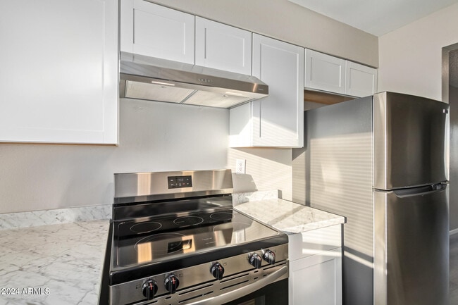 Building Photo - 7144 N 66th Dr