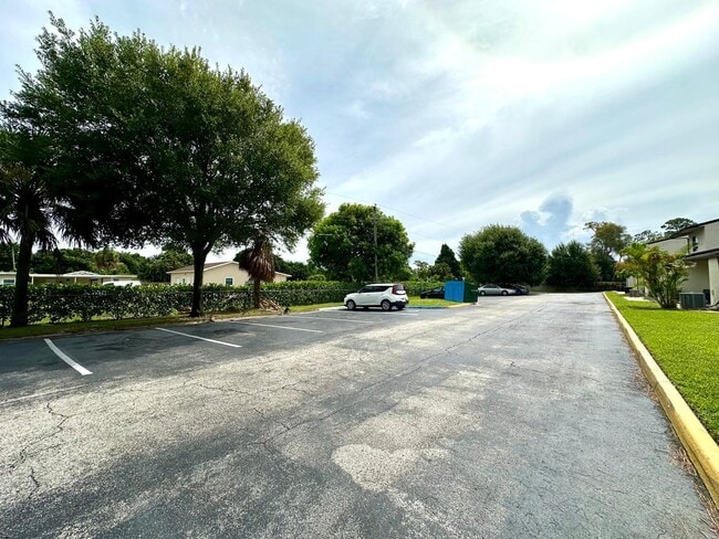 Building Photo - 1244 N Haverhill Rd