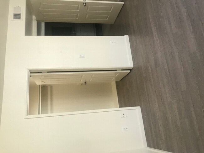 Building Photo - 13022 Riverside Dr