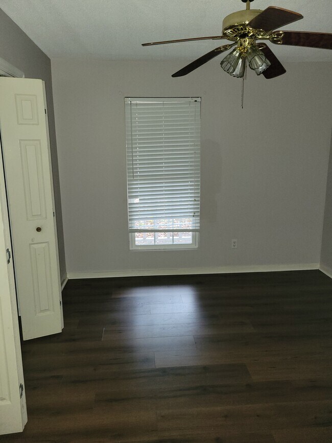 Bedroom 1 - 522 Sunrise Ct