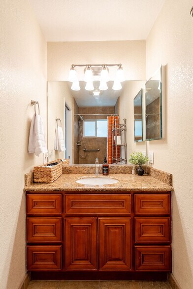 Building Photo - 771 Century Dr