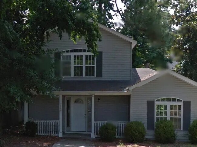 Building Photo - 1027 Bonham Ave