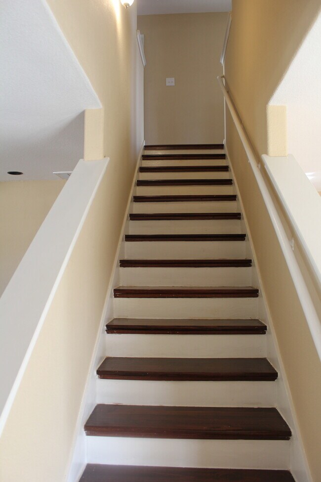 Building Photo - Kyle Home in Waterleaf  Great schools and neighborhood with pool