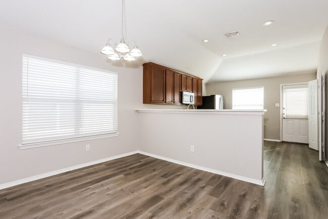 Building Photo - 1205 Artesia Dr