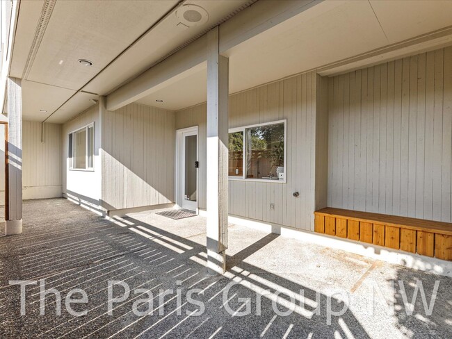 Building Photo - Stunning 3 Story Kirkland Water View Home ...