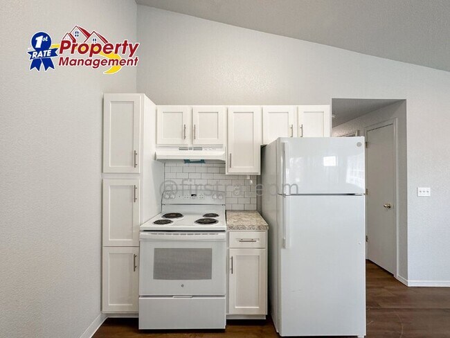 Building Photo - 3148 N Esquire Dr