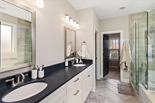 Building Photo - READY FOR SHOWINGS! 4BR Home in Blackman School district