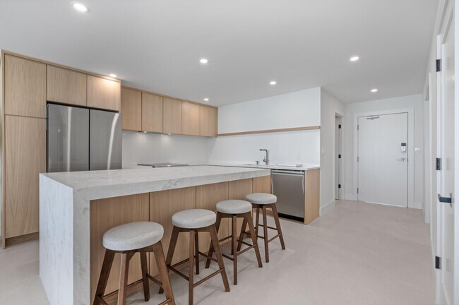 Building Photo - 10410 S Ocean Dr