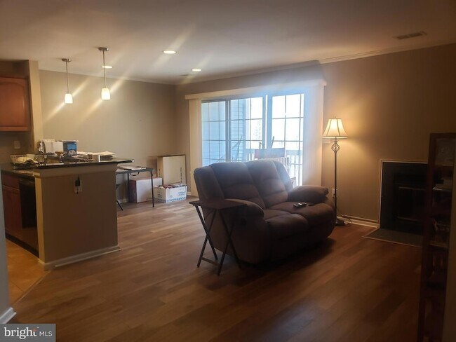 Building Photo - 6062 Cedar Ct