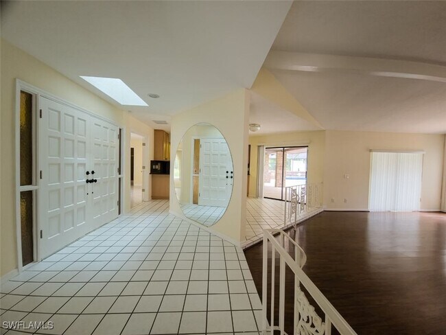 Building Photo - 565 N Idle Terrace