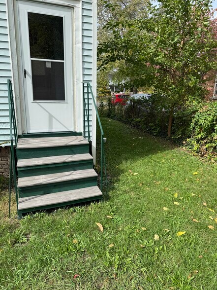 Building Photo - 280 3rd Ave