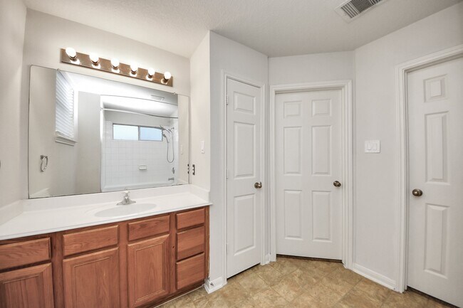 Building Photo - 6702 Albion Cresent Dr