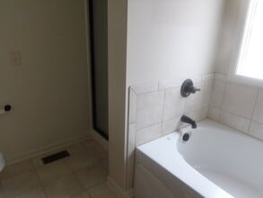 Building Photo - 3462 Southwood Dr