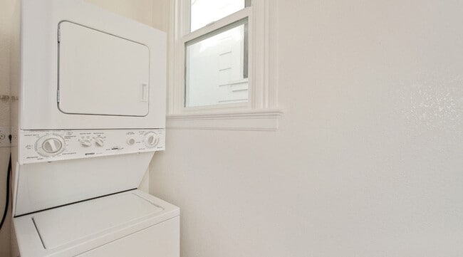 Building Photo - 330 6th Ave