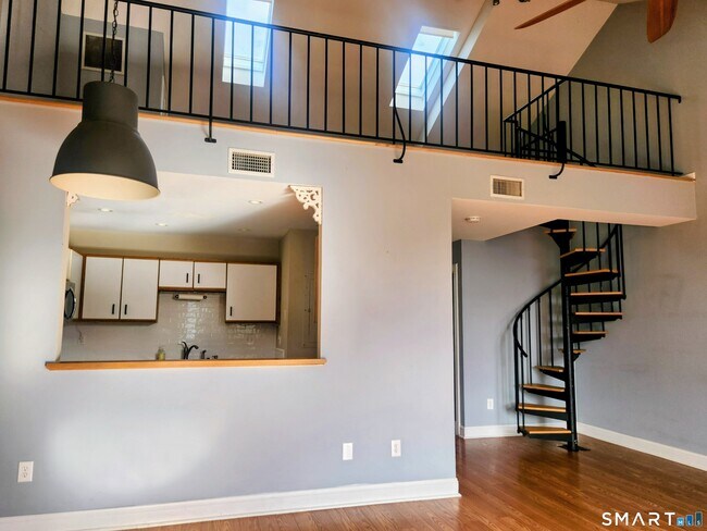 Building Photo - 15 Perry Ave