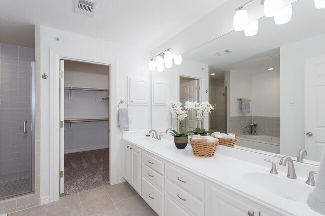 Building Photo - Gorgeous Mediterranean-style condo located...