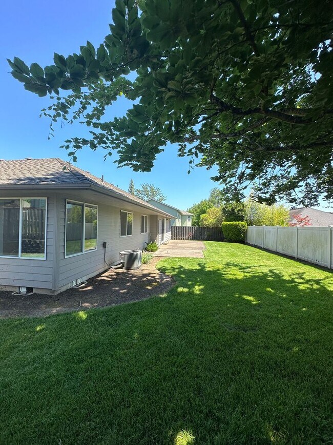 Building Photo - 1642 Diamond Peak Ct NW