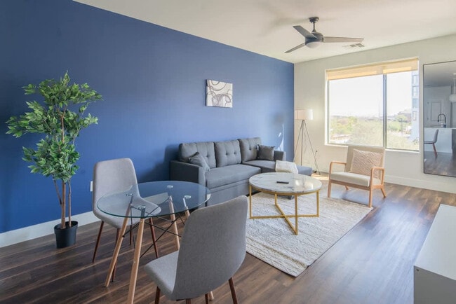 Building Photo - 688 W 1st St