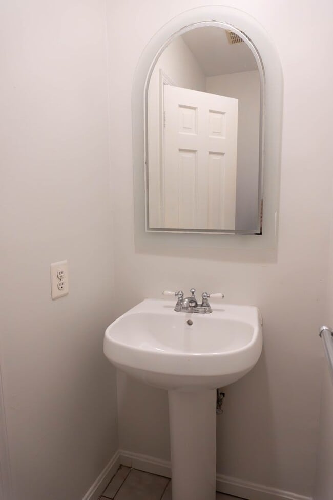 Building Photo - Charming Capitol Hill Home Near Lincoln Park – Modern Comfort Meets Historic Elegance