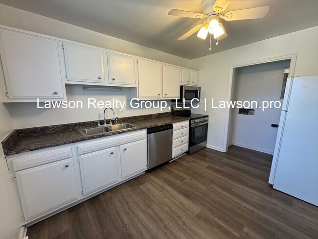 Building Photo - Moran 623-625