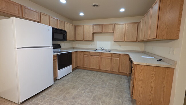 Building Photo - Charming 2 Bedroom  in the Heart of Black ...