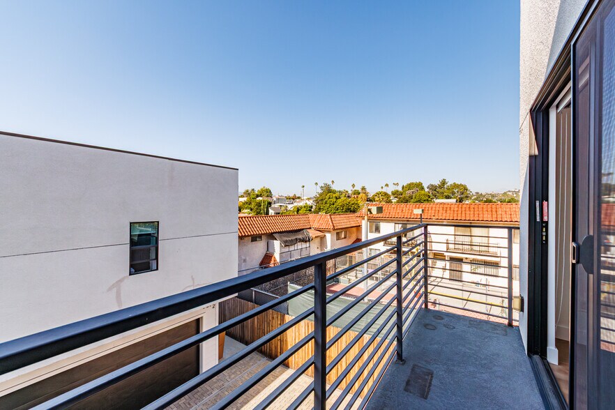 Building Photo - 705 N Benton Way