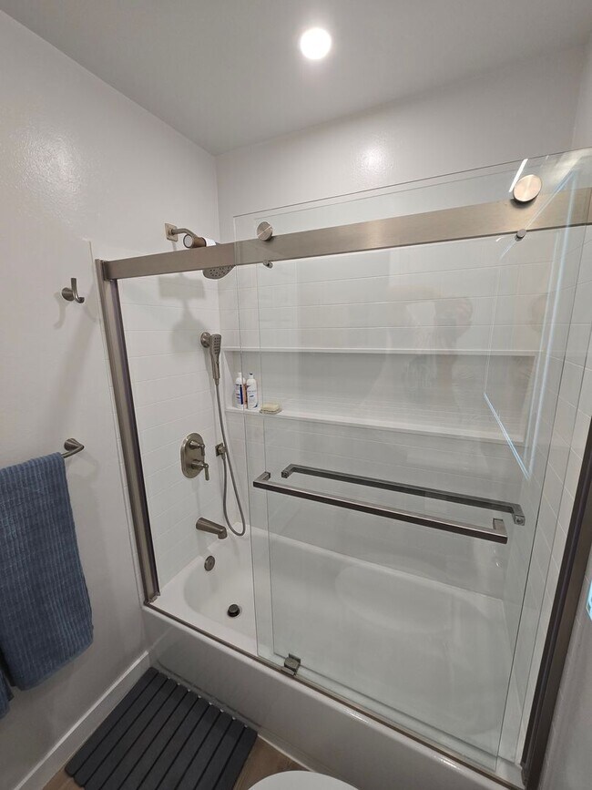 Building Photo - Updated - one story home in Moorpark's desirable Peach Hill neighborhood