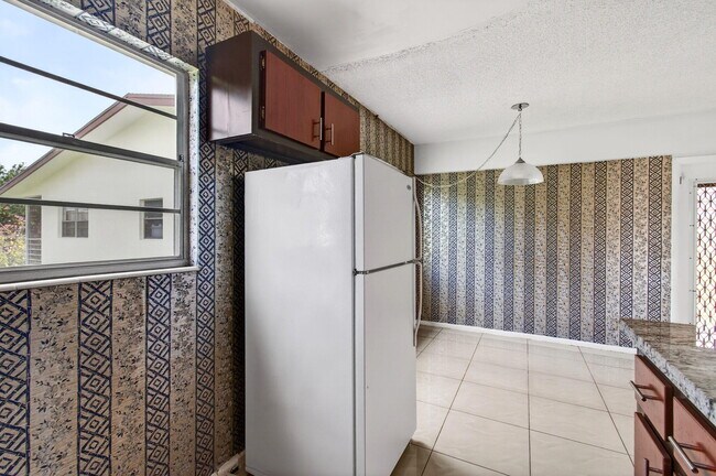 Building Photo - 116 Mansfield C