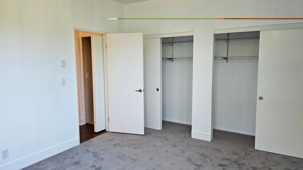 Building Photo - 245 Lakeshore Ct