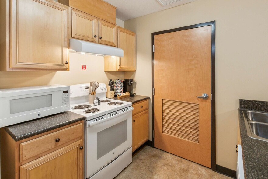 Building Photo - 1695 N Lexington-Springmill Rd