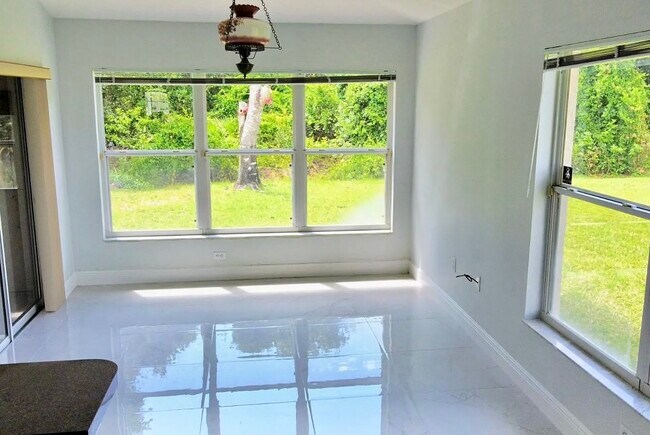 Building Photo - 3046 Bay Laurel Cir N