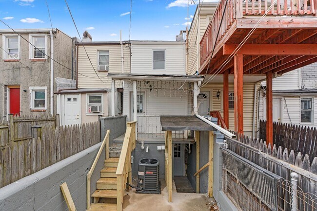 Building Photo - 15 N Bradford St