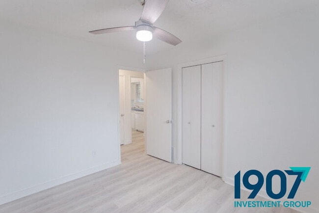 Building Photo - Charming Brick Home with Modern Updates and Large Backyard in Norman!