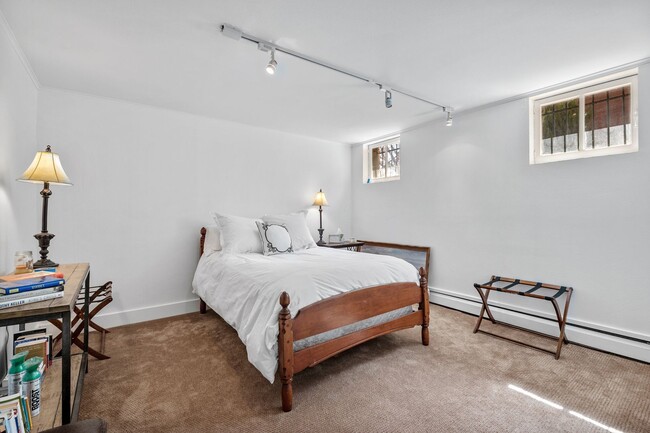 Building Photo - Gorgeous Washington Park Bungalow!