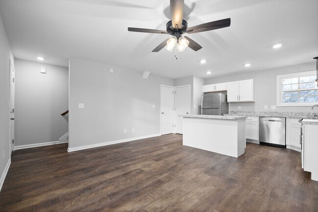 Building Photo - 381 Lillie Belle Ln