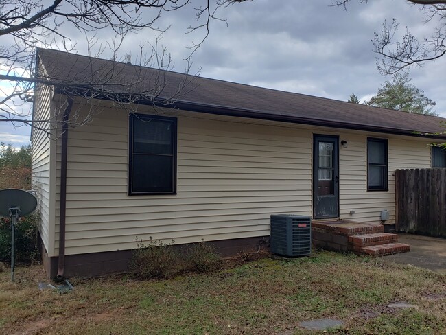Building Photo - 2082 Dogtown Rd