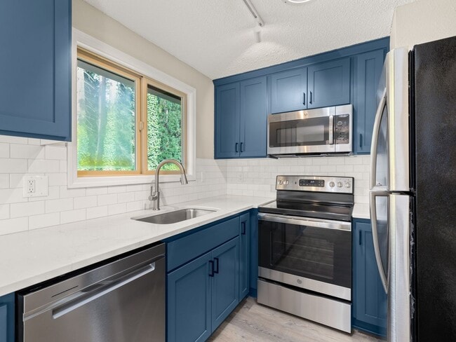 Building Photo - Single-family 3 bedroom home available for...