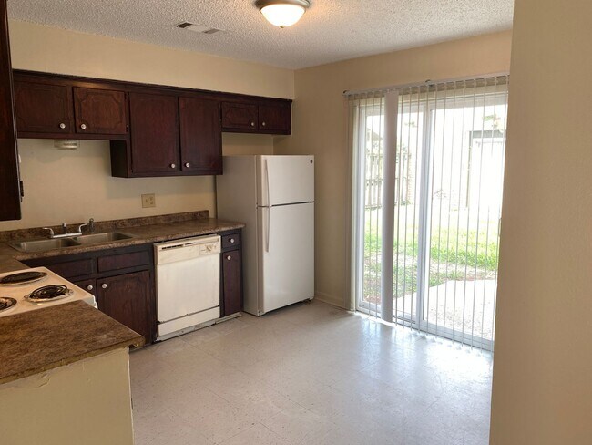 Building Photo - 8757 Granite Dr