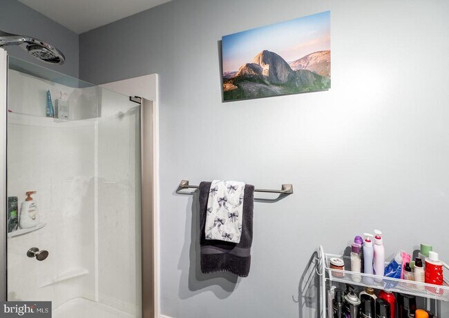 Building Photo - 1012 Foxmeadow Dr