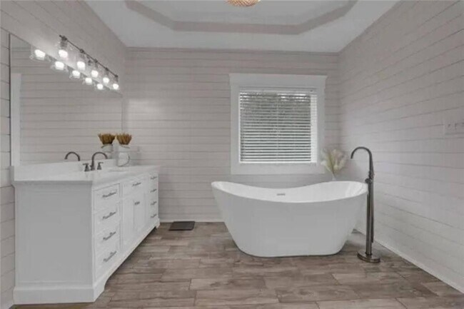 Building Photo - 828 Windsor Oak Cir