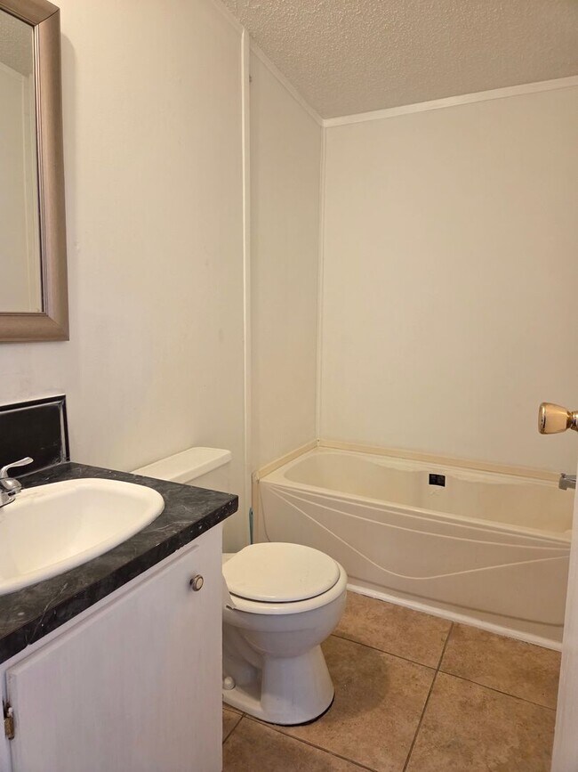 Building Photo - 3 bedroom mobile home in Iron Station