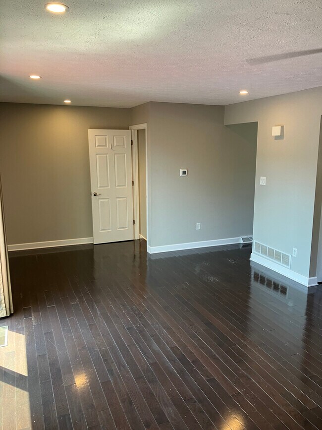 Building Photo - 77 Hennig Dr