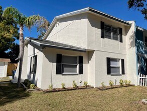 Building Photo - 2054 Los Lomas Dr