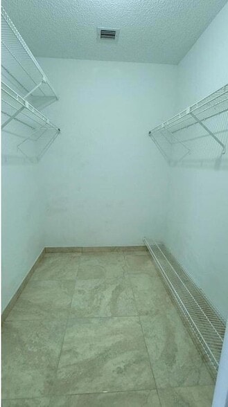 Building Photo - 6060 Baywood Ln