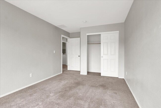 Building Photo - Immaculate 3 Bed / 2.5 Bath Home for Lease...
