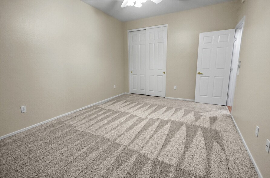 Building Photo - 17547 W Calistoga Dr