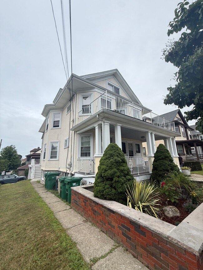 Building Photo - 71 Hillside Ave