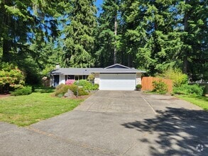 Building Photo - 5606 Normandy Dr SE