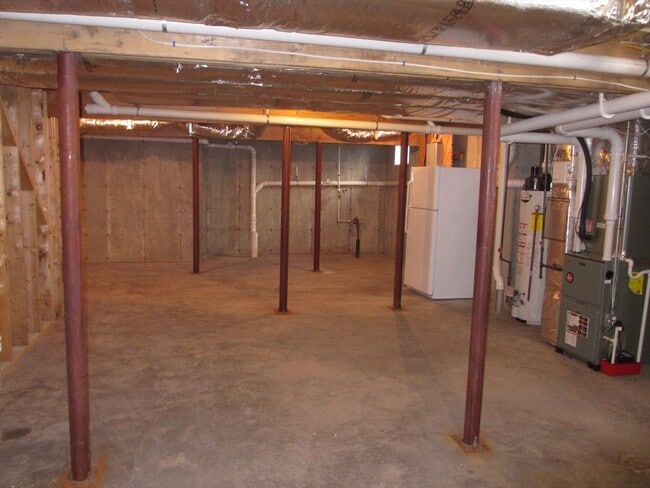 Building Photo - 2 Blue Jay Cir